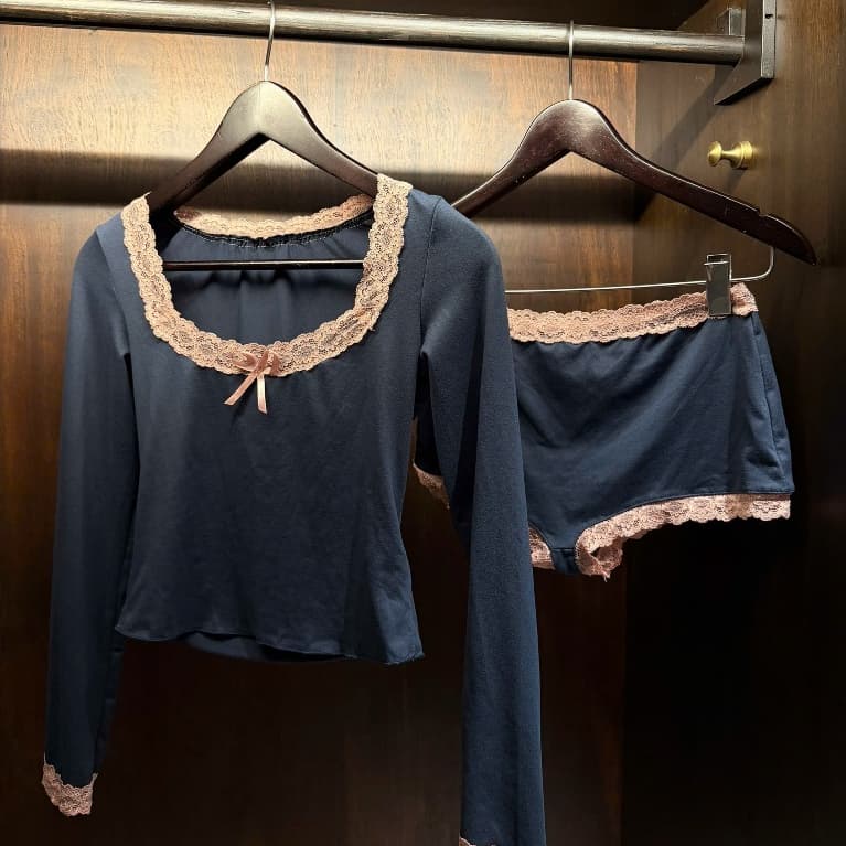Belle Set — dài tay cổ U xanh than, ren hồng — ảnh 3
