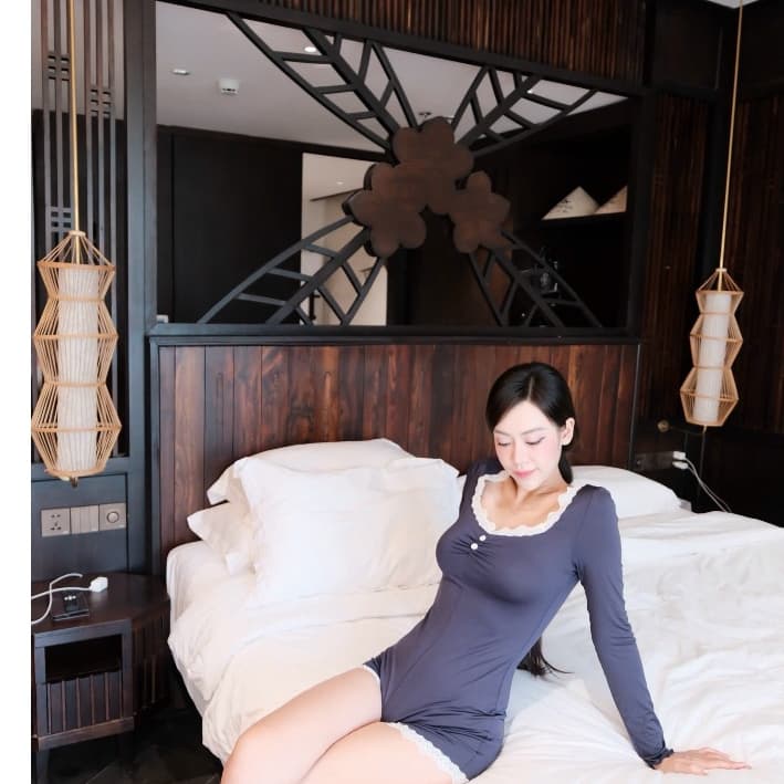 Navy Suit — bodysuit xanh sapphire viền ren trắng — ảnh 5